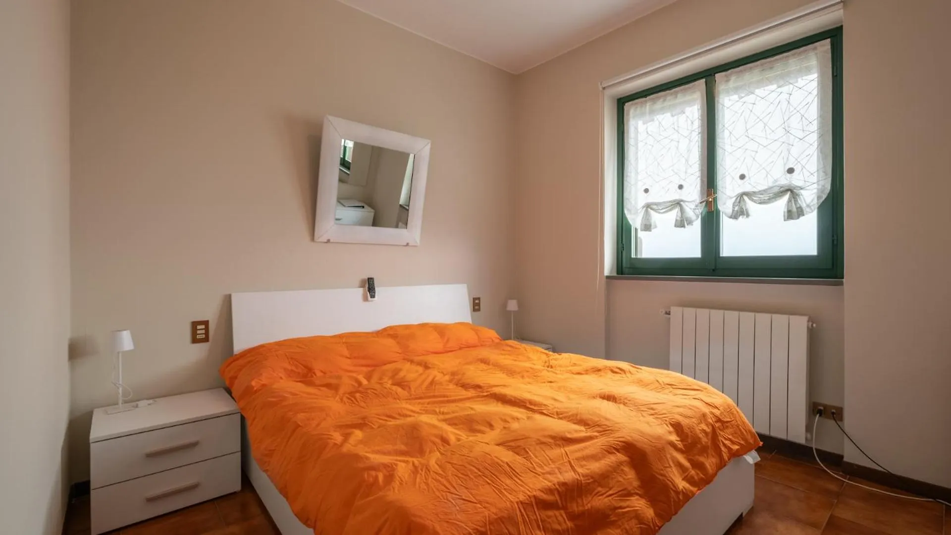 Cristy Apartment Sarnico 0*,  Italy